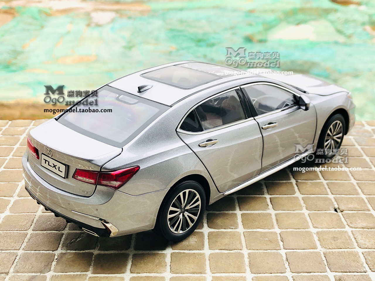 1/18 Dealer Edition 2018 Acura TLX (Silver) Diecast Car Model