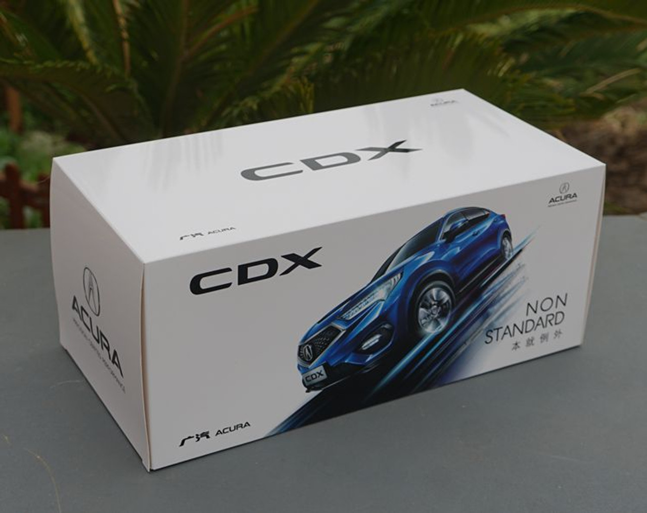 1/18 Dealer Edition 2018 Acura CDX (White) Diecast Car Model