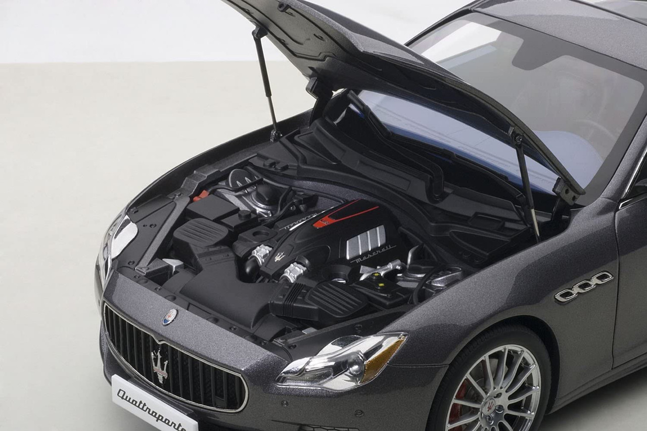 1/18 AUTOart Maserati Quattroporte GTS (Maratea Grey) Diecast Car