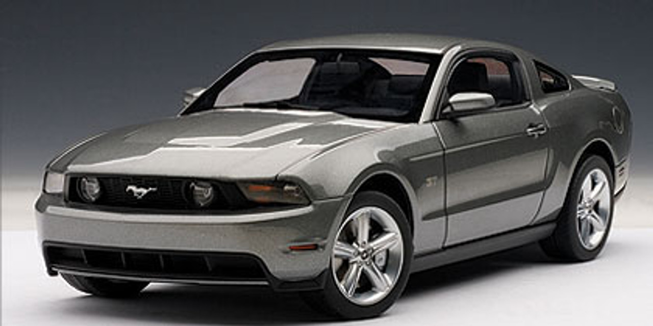 1/18 AUTOart 2010 Ford Mustang GT (Sterling Silver Metallic) Diecast Car Model