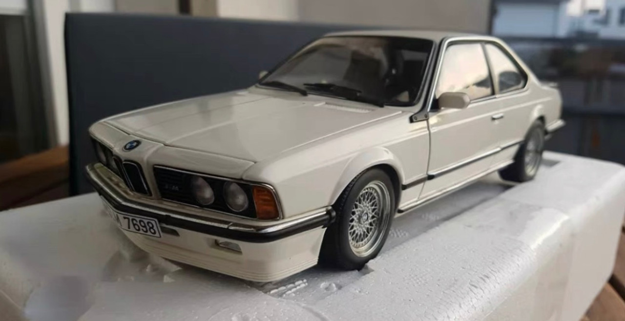 1/18 AUTOart BMW M 635 CSi (E24) White Diecast Car Model