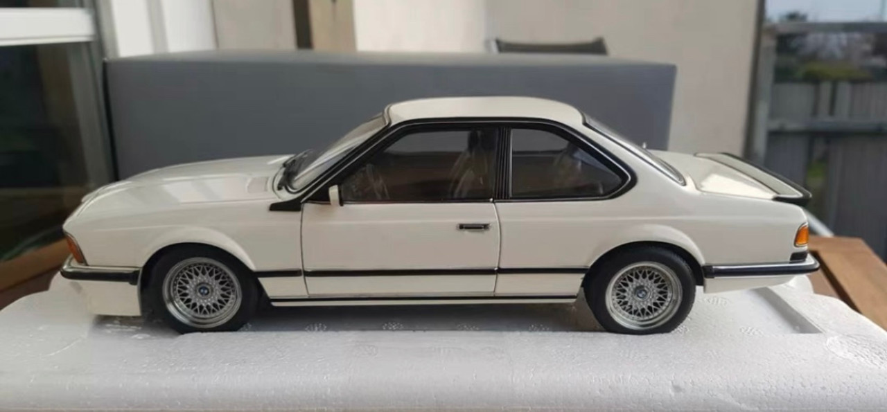 1/18 AUTOart BMW M 635 CSi (E24) White Diecast Car Model 