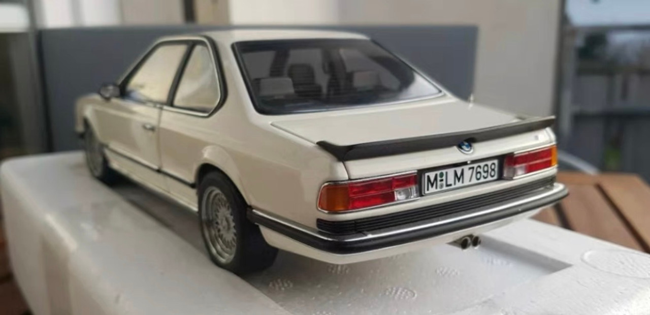 1/18 AUTOart BMW M 635 CSi (E24) White Diecast Car Model 