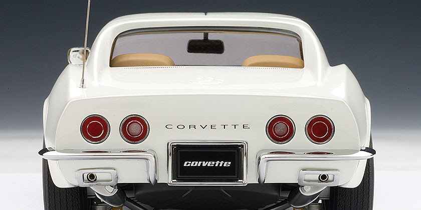 1/18 AUTOart 1970 Chevrolet Corvette C3 (Classis White) Diecast