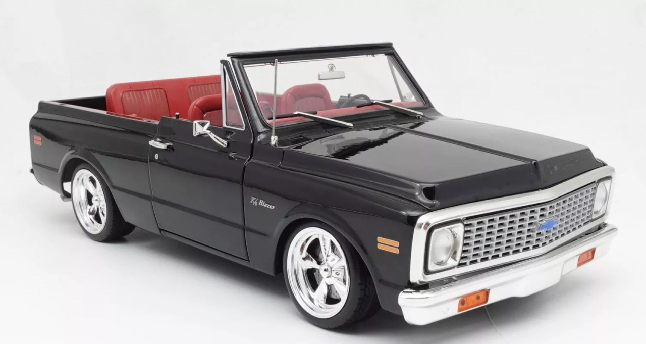 自動車 ACME 1/18 1972 Chevrolet Blazer Custom 1/18 ACME 1972 Chevrolet Blazer Custom (Black) Diecast Car Model