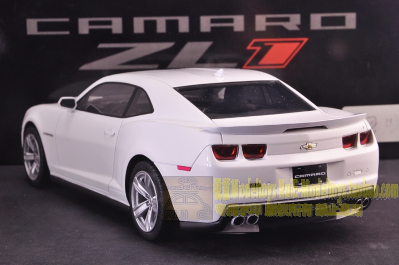 1/18 Dealer Edition Chevrolet Chevy Camaro ZL1 (White) Resin Car 