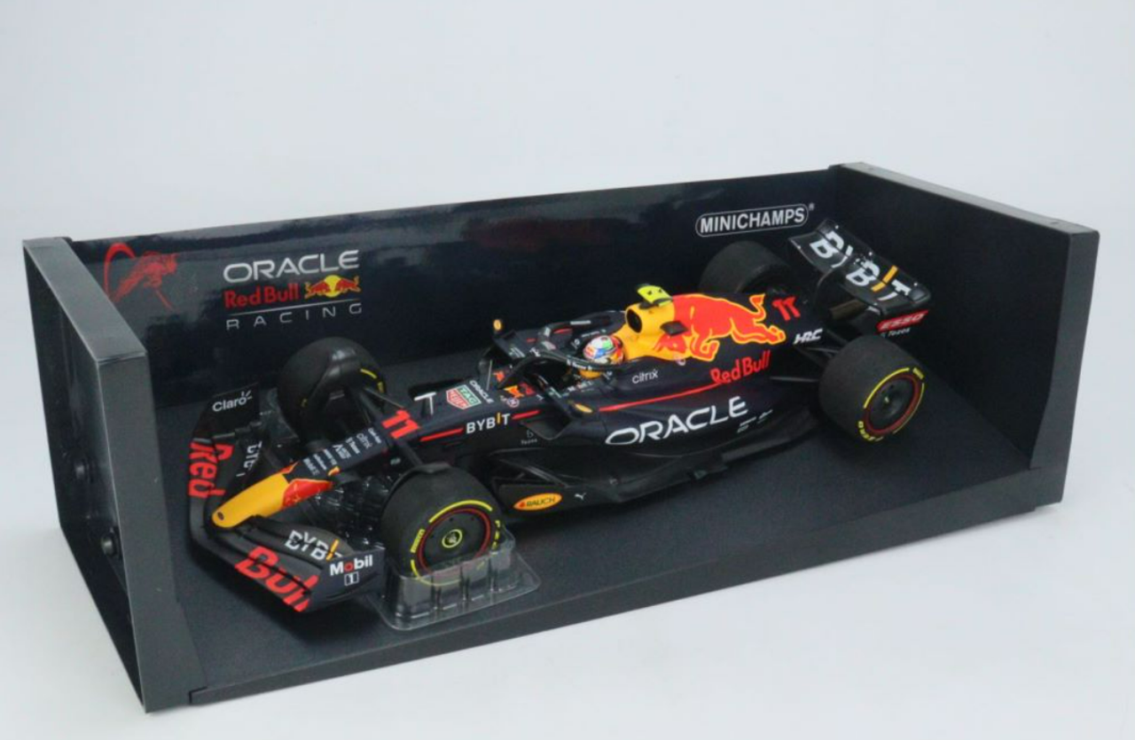 1/18 Minichamps 2022 Formula 1 Oracle Red Bull Racing RB18 Sergio Perez Car Model