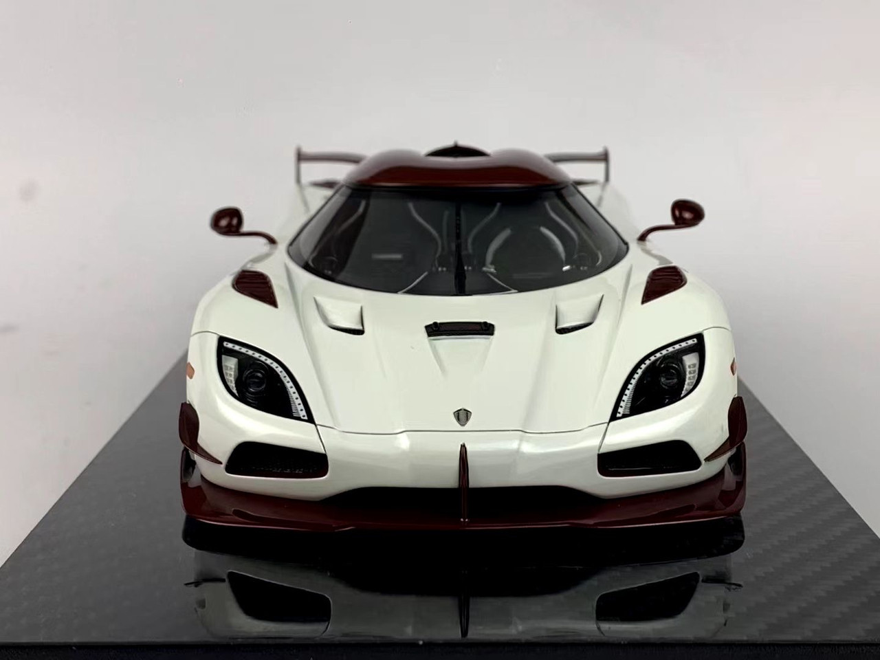 1/18 Frontiart Koenigsegg Agera RS (Pearl White & Maroon) Resin Car Model Limited