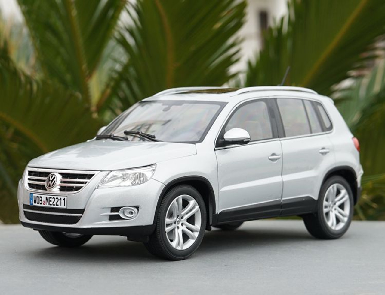 1 18 Dealer Edition Volkswagen Vw Tiguan Silver Diecast Car Model Livecarmodel Com