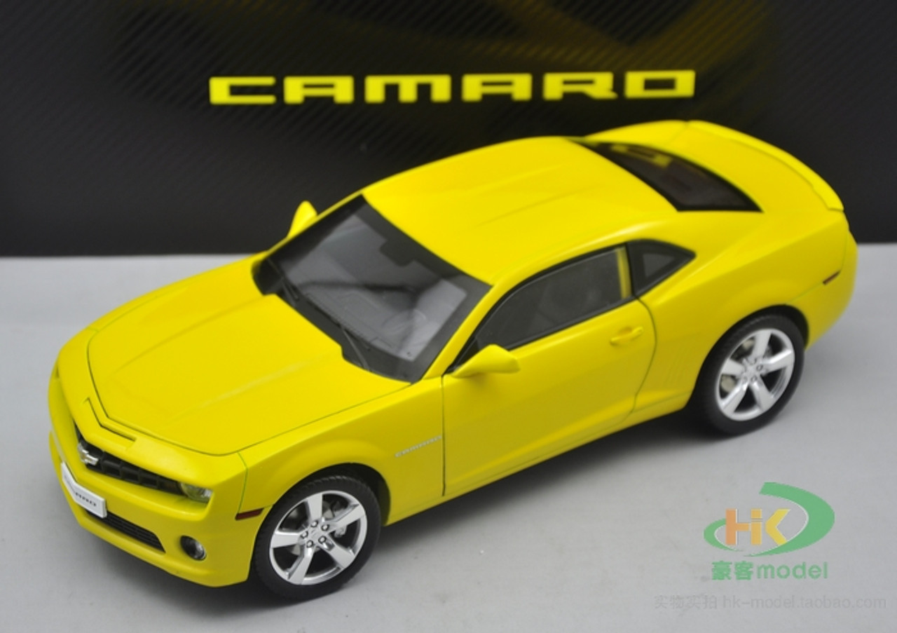 1/18 Dealer Edition Chevrolet Chevy Camaro (Yellow) Diecast Car Model