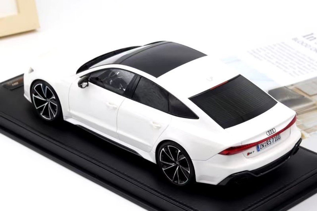 1/18 Motorhelix 2020 Audi RS7 C8 Sportback (Pearl White) Resin Car Model Limited 99 Pieces