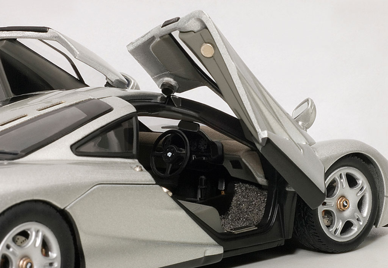 1/43 AUTOart McLaren F1 (Magnesium Metallic Silver) Diecast Car Model