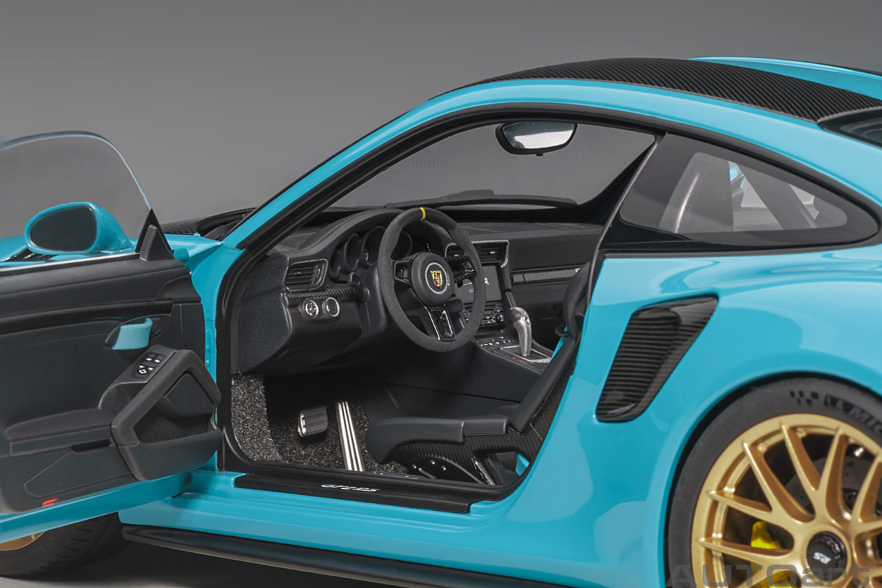 1/18 AUTOart Porsche 911 (991.2) GT2 RS Weissach Package