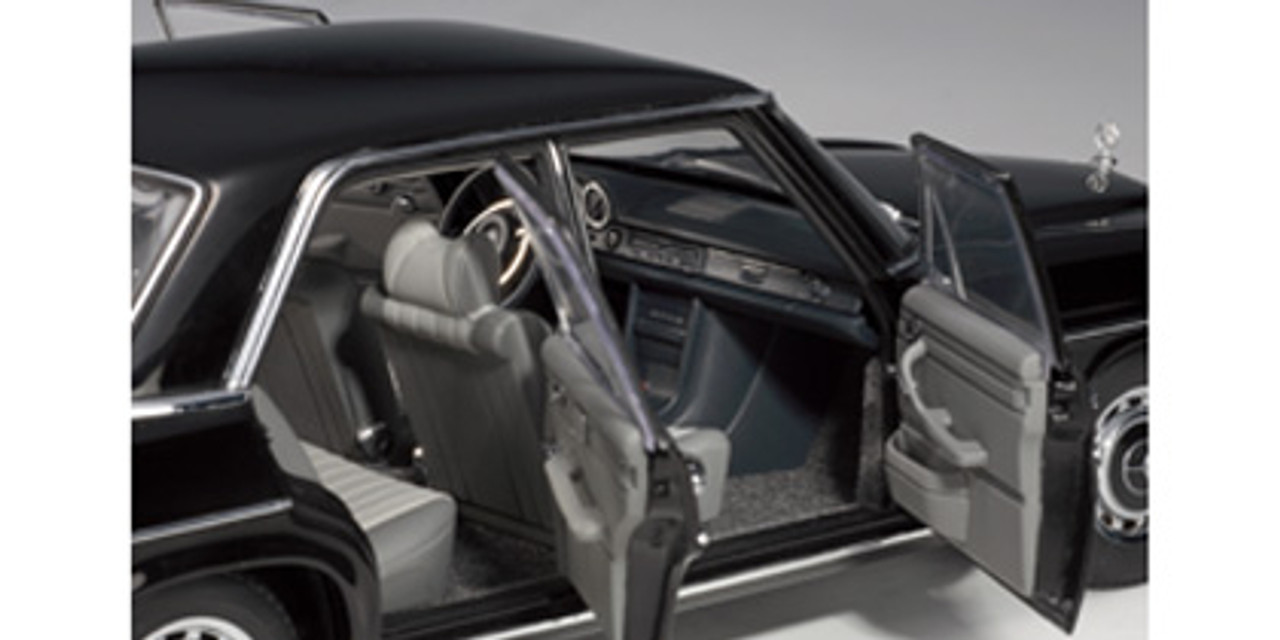 RARE 1/18 AUTOart MERCEDES-BENZ /8 220D LIMOUSINE (BLACK) Diecast Car Model