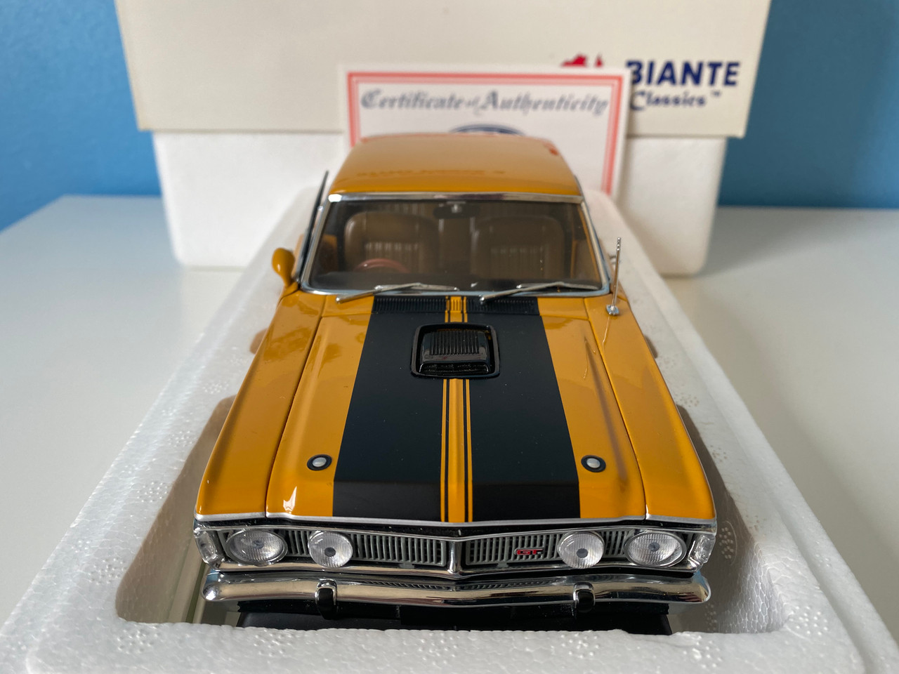 1/18 AUTOart Biante Classic Ford XY Falcon GTHO Phase 3 Diecast