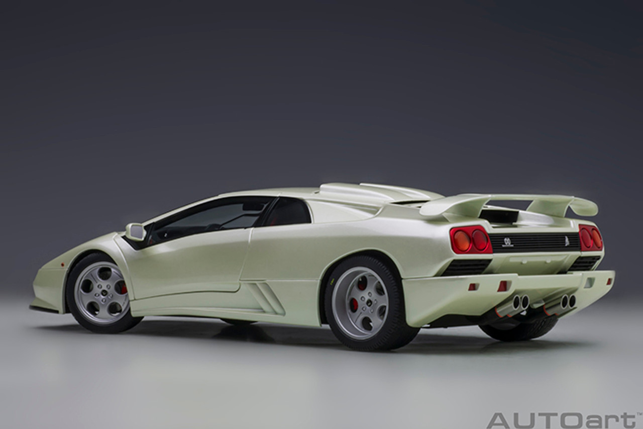 1/18 Lamborghini Diablo SE30 Jota (Balloon White, Pearl White) Car Model