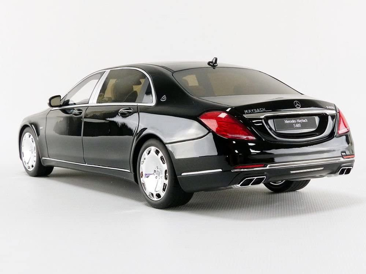 1/18 GT Spirit Mercedes Benz Maybach S600 (Black) Resin Car Model