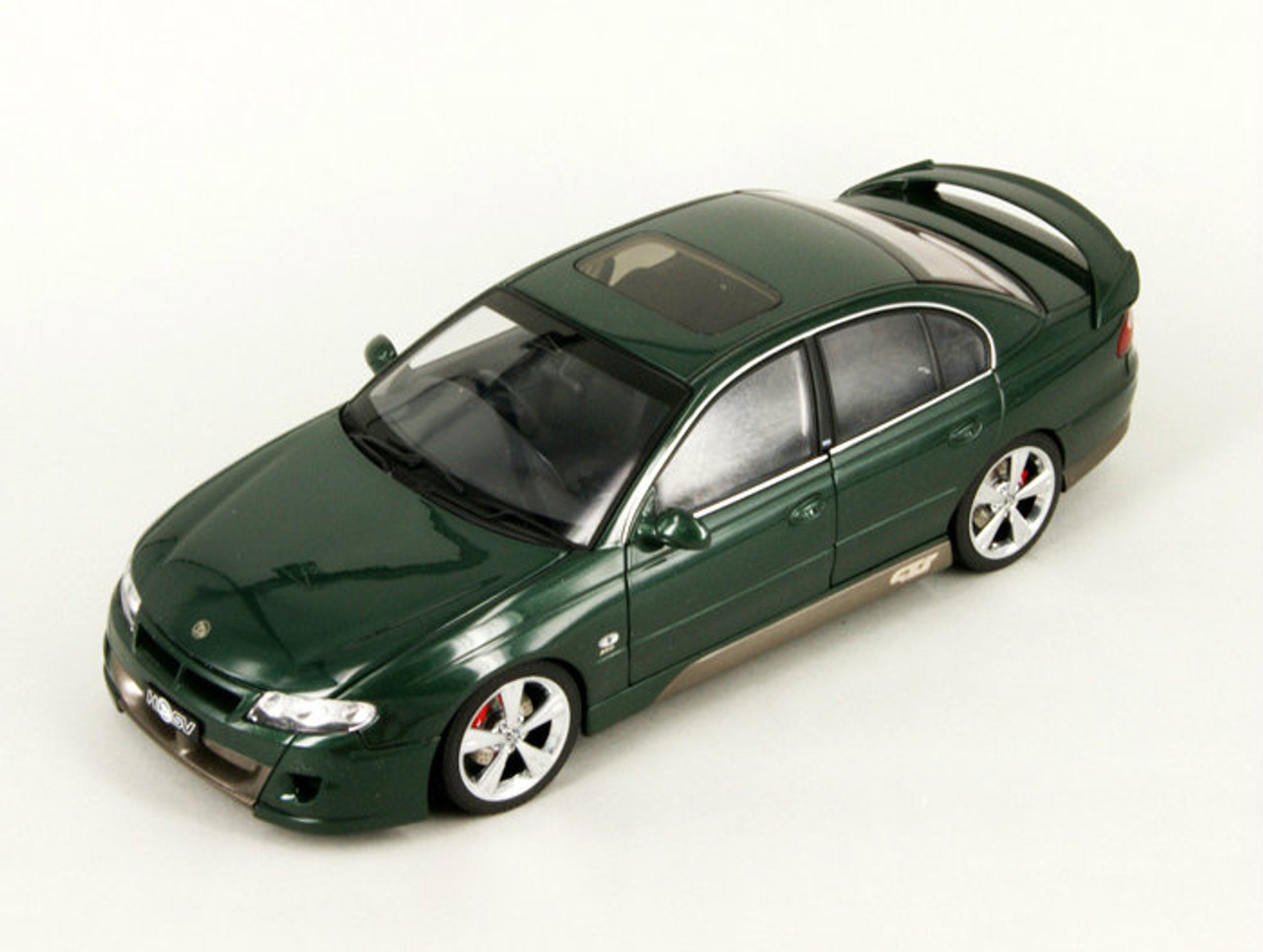 RARE 1/18 AUTOart HSV VX GTS SEDAN (Green) Diecast Car Model