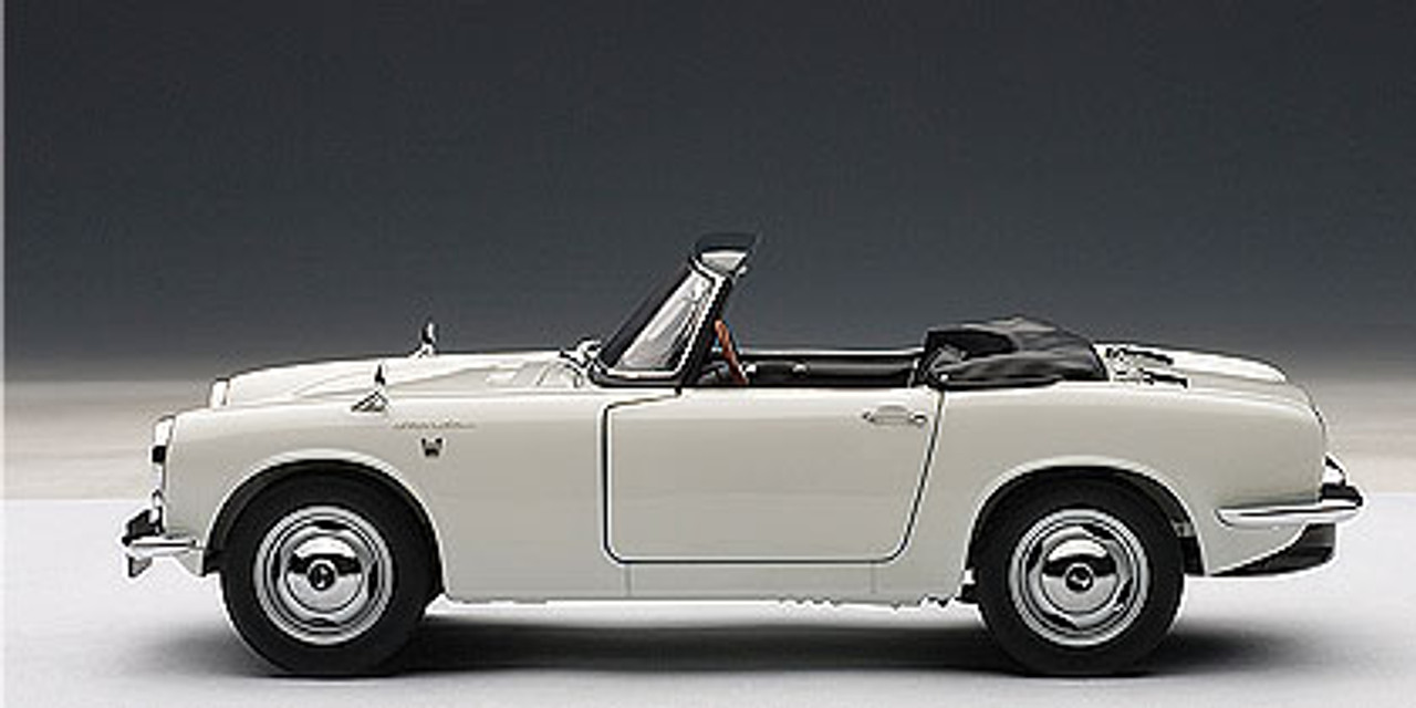 1/18 AUTOart HONDA S800 ROADSTER 1966 (WHITE) Diecast Car Model