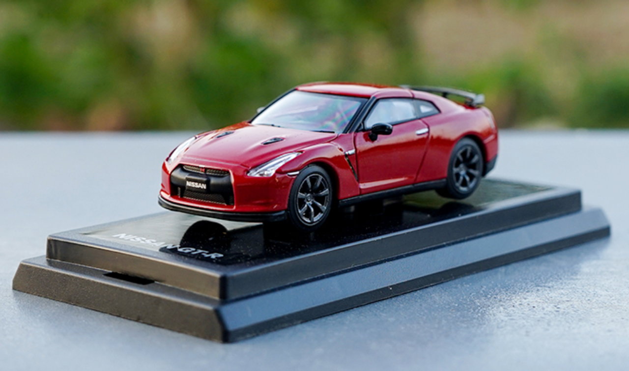 1/64 Dealer Edition Nissan GT-R GTR (Red) Diecast Car Model