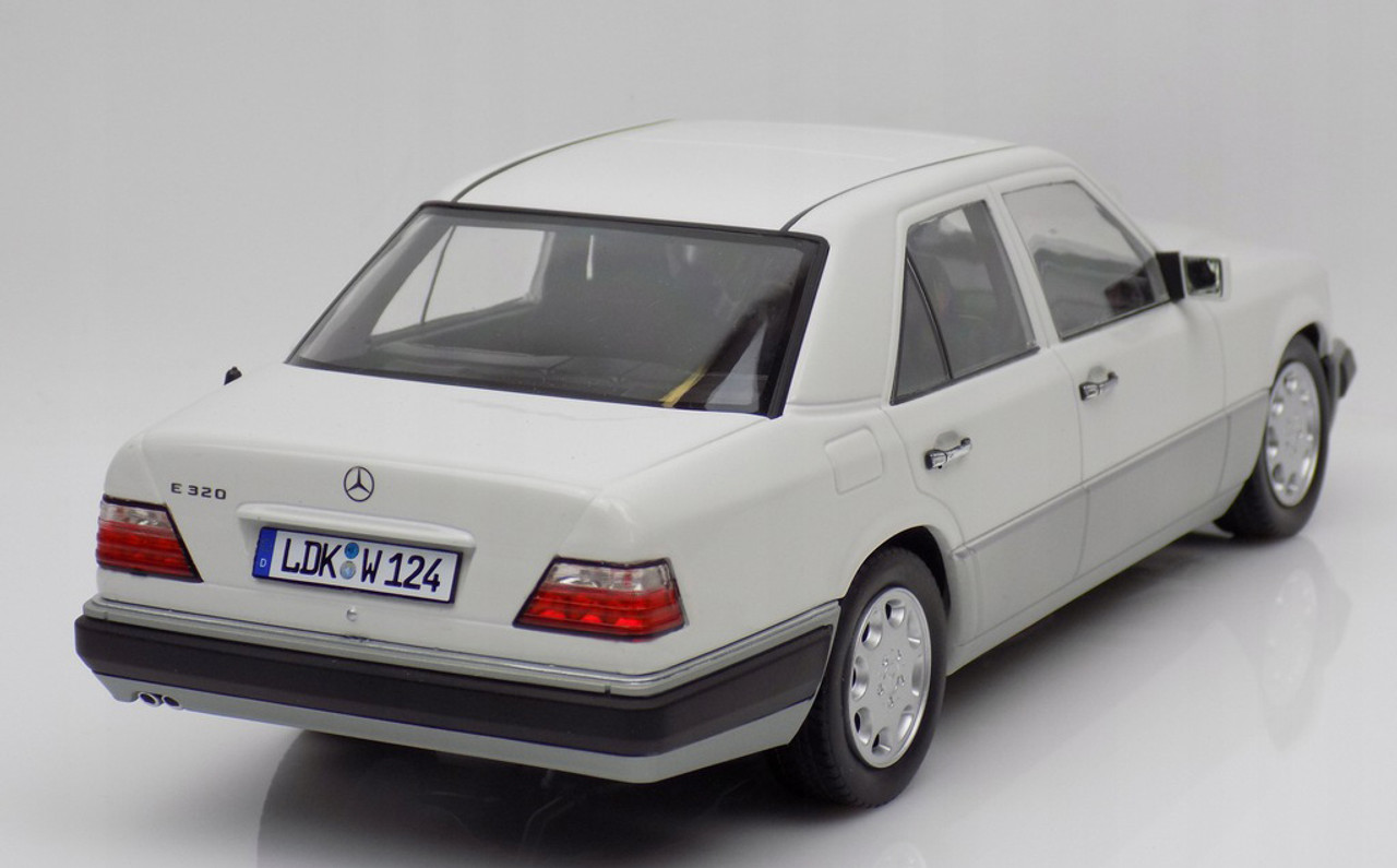 1/18 iScale 1989 Mercedes-Benz E-Class (W124) (Arctic White) Diecast Car Model