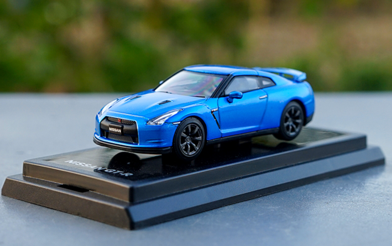 1/64 Dealer Edition Nissan GT-R GTR (Metallic Blue) Diecast Car Model