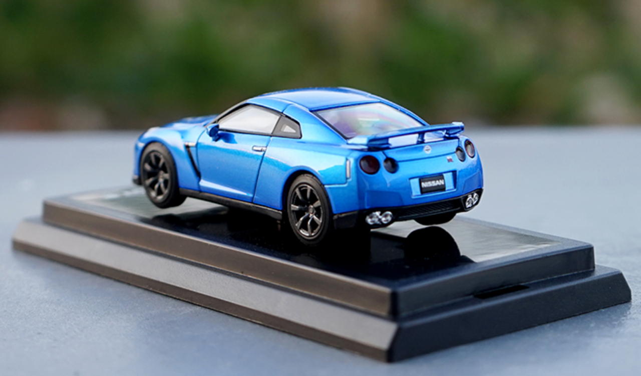 1/64 Dealer Edition Nissan GT-R GTR (Metallic Blue) Diecast Car Model