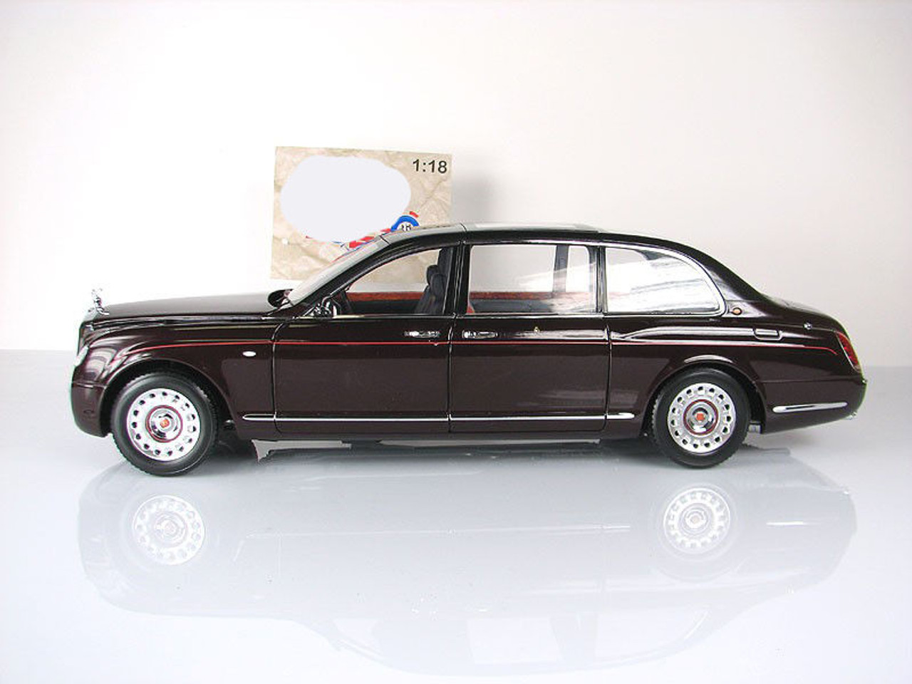 1/18 Minichamps 2002 Queen Bentley State Limousine Diecast Car Model