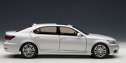 1/18 AUTOart Signature Lexus LS LS600HL Sonic Silver Car Model