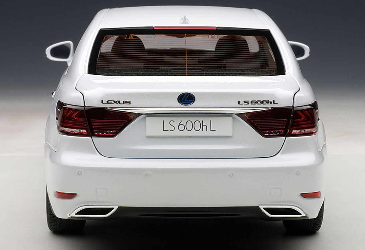 Lexus LS600h 1:18 ホワイト 1/18 AUTOart Signature Lexus LS LS600HL (Pearl White) Car