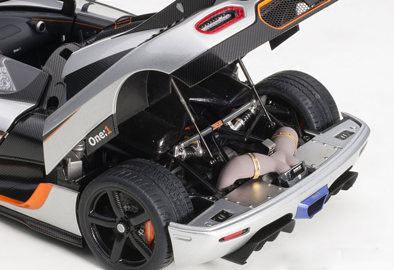 1/18 AUTOart KOENIGSEGG ONE : 1 (MOON GREY/CARBON BLACK /ORANGE ACCENTS) Diecast Car Model