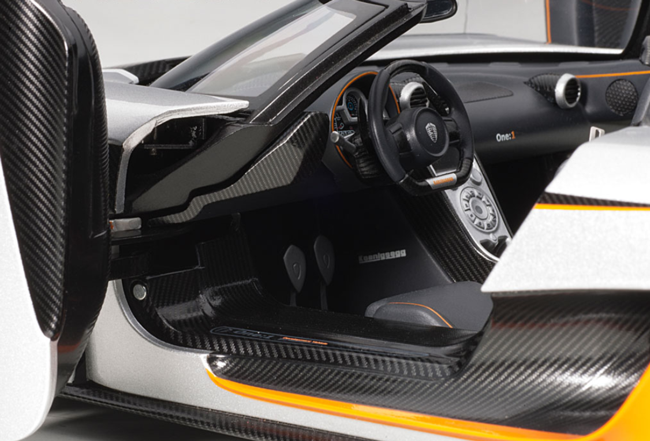 1/18 AUTOart KOENIGSEGG ONE : 1 (MOON GREY/CARBON BLACK /ORANGE ACCENTS) Diecast Car Model