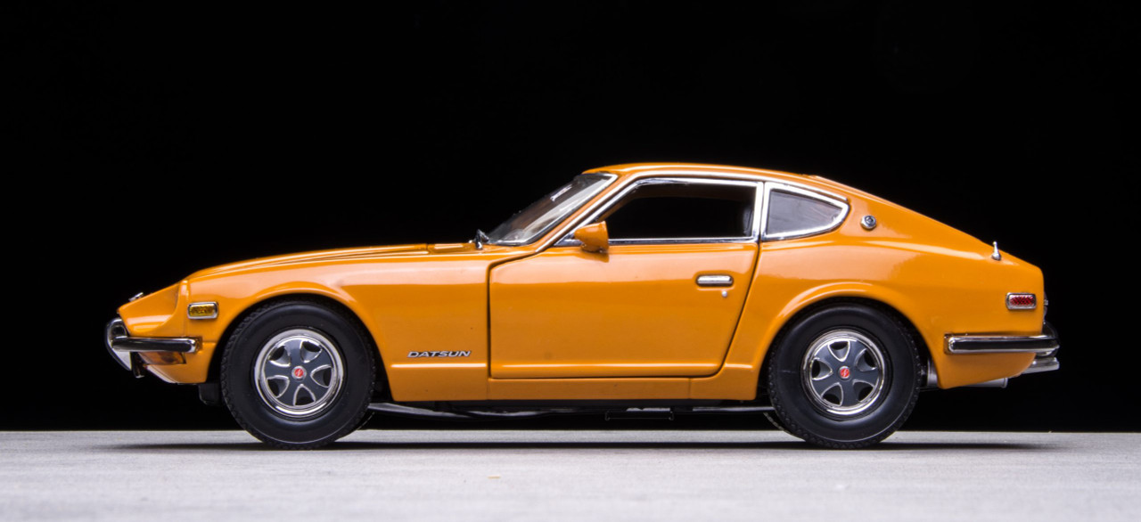 1/18 Sunstar 1972 Nissan Datsun 240Z (Orange) Diecast Car Model 