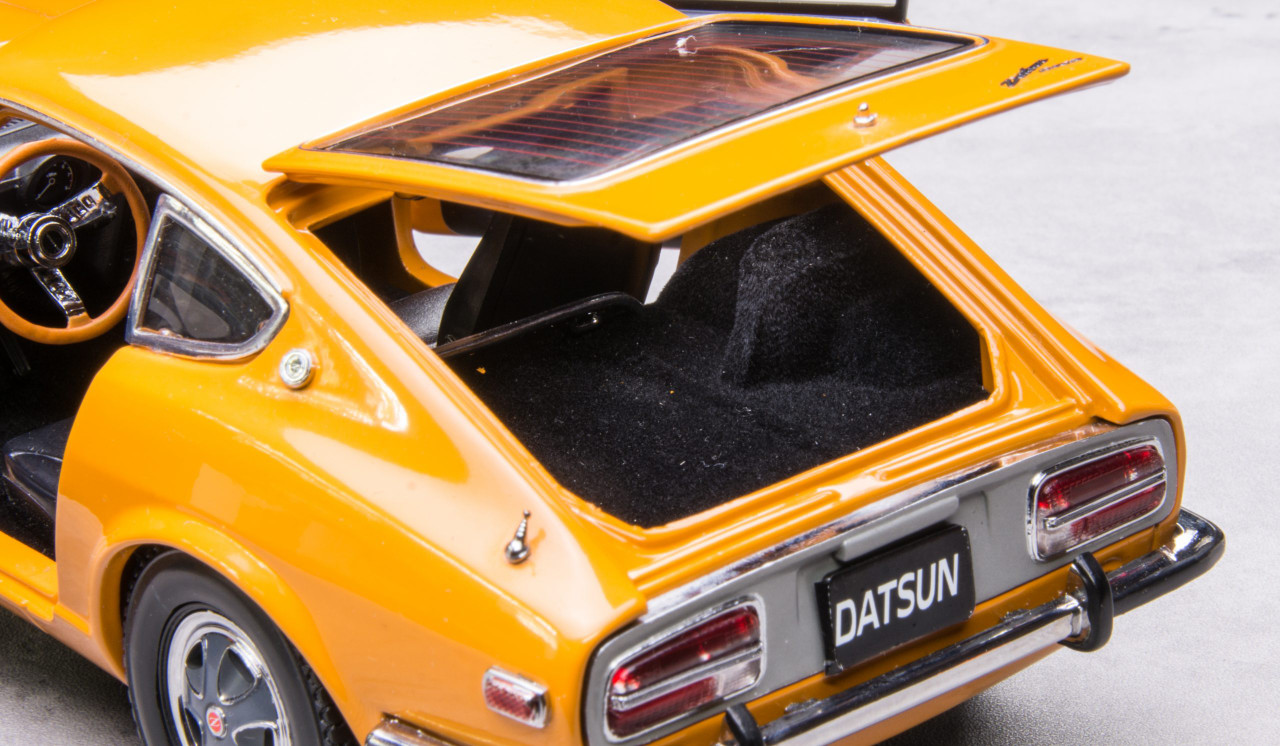1/18 Sunstar 1972 Nissan Datsun 240Z (Orange) Diecast Car Model 