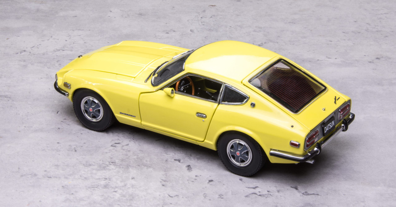 1/18 Sunstar 1972 Nissan Datsun 240Z (Yellow) Diecast Car Model