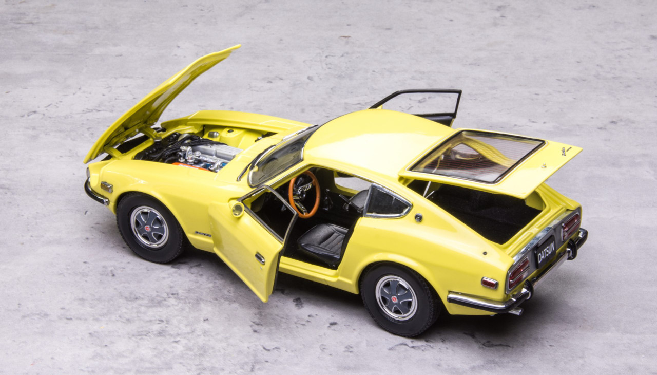 1/18 Sunstar 1972 Nissan Datsun 240Z (Yellow) Diecast Car Model