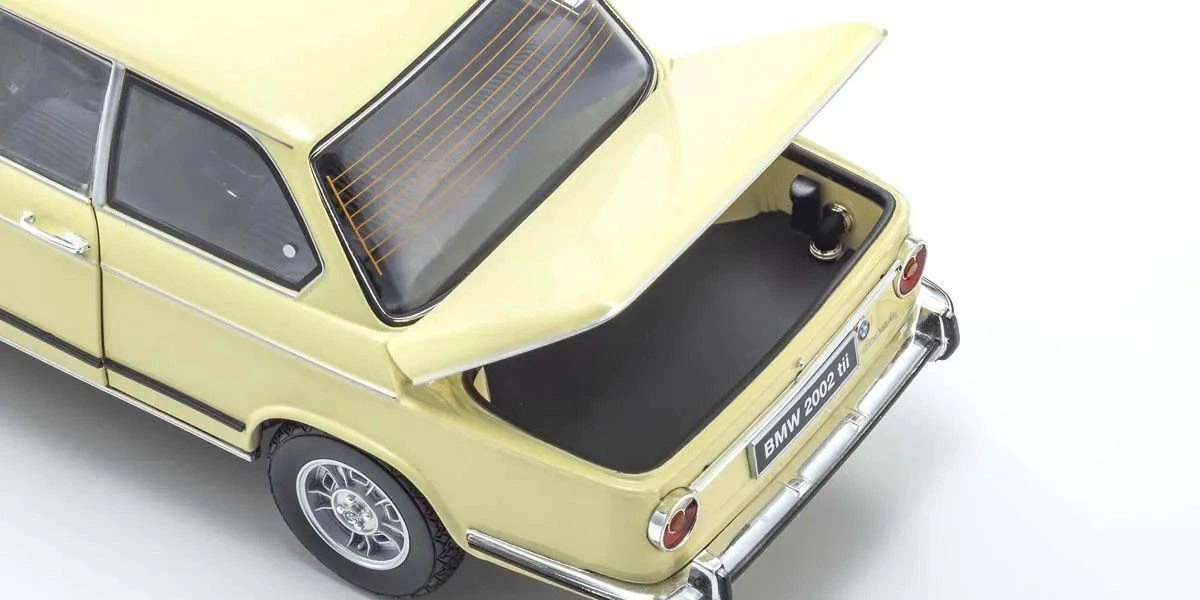1/18 Kyosho BMW 2002 tii (Beige) Diecast Car Model