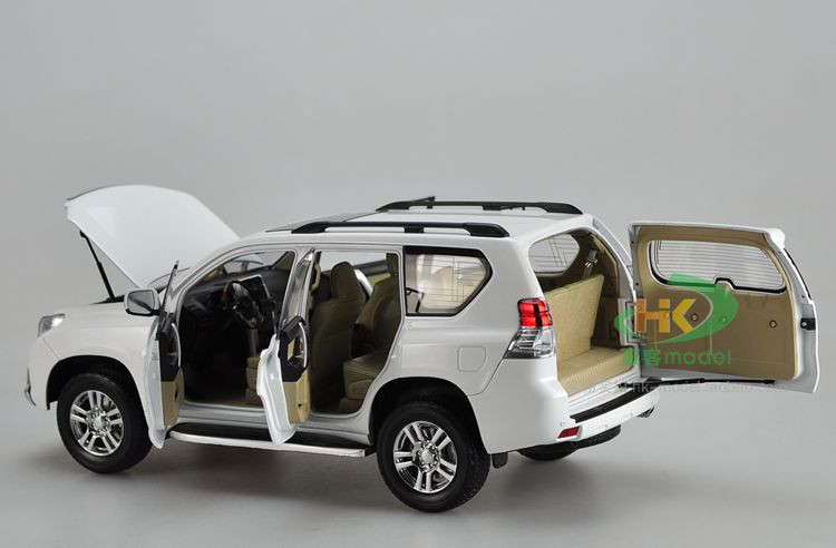 1/18 Dealer Edition Toyota Prado (White) Diecast Car Model 1/18 Dealer Edition Toyota Prado (White) Diecast Car Model