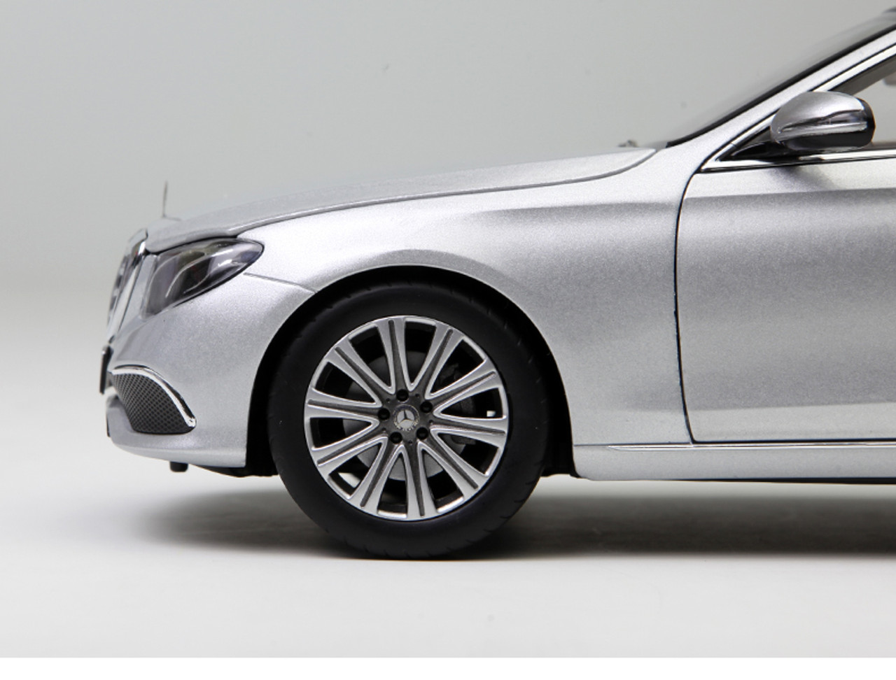 ラ*ラ様 Mercedes-Benz E-Klasse ミニカー 1:18 1/18 Dealer Edition Mercedes-Benz MB S213 W213 E-Class E