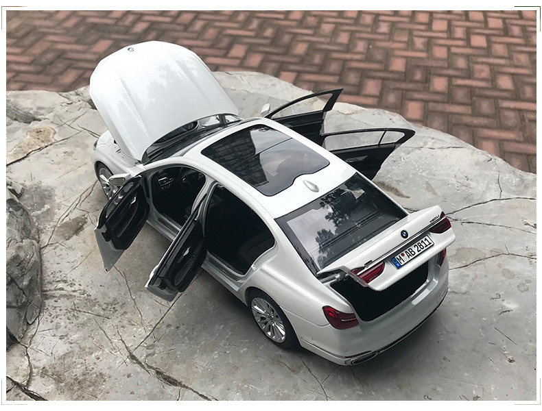1/18 Dealer Edition BMW G11 7 Series 740i 740e 750i (White