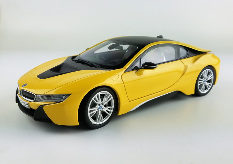 1/18 Paragon BMW i8 (Yellow) Diecast Car Model - LIVECARMODEL.com