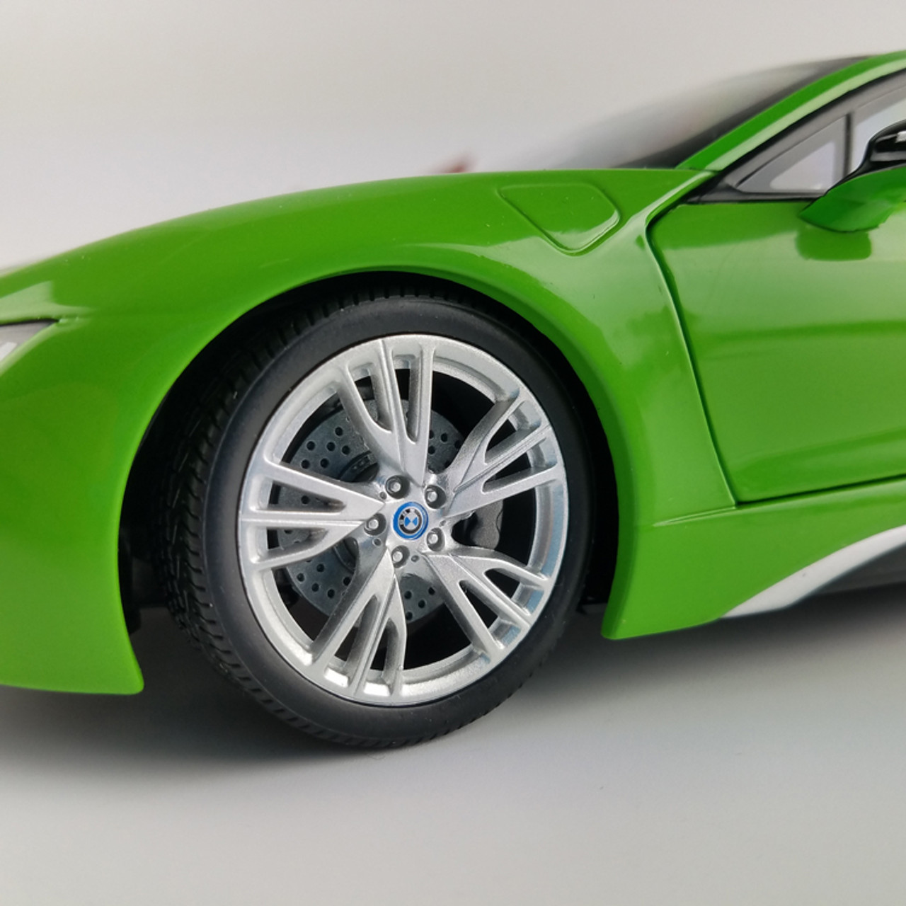 1/18 Dealer Edition BMW i8 (Green) Diecast Car Model ...