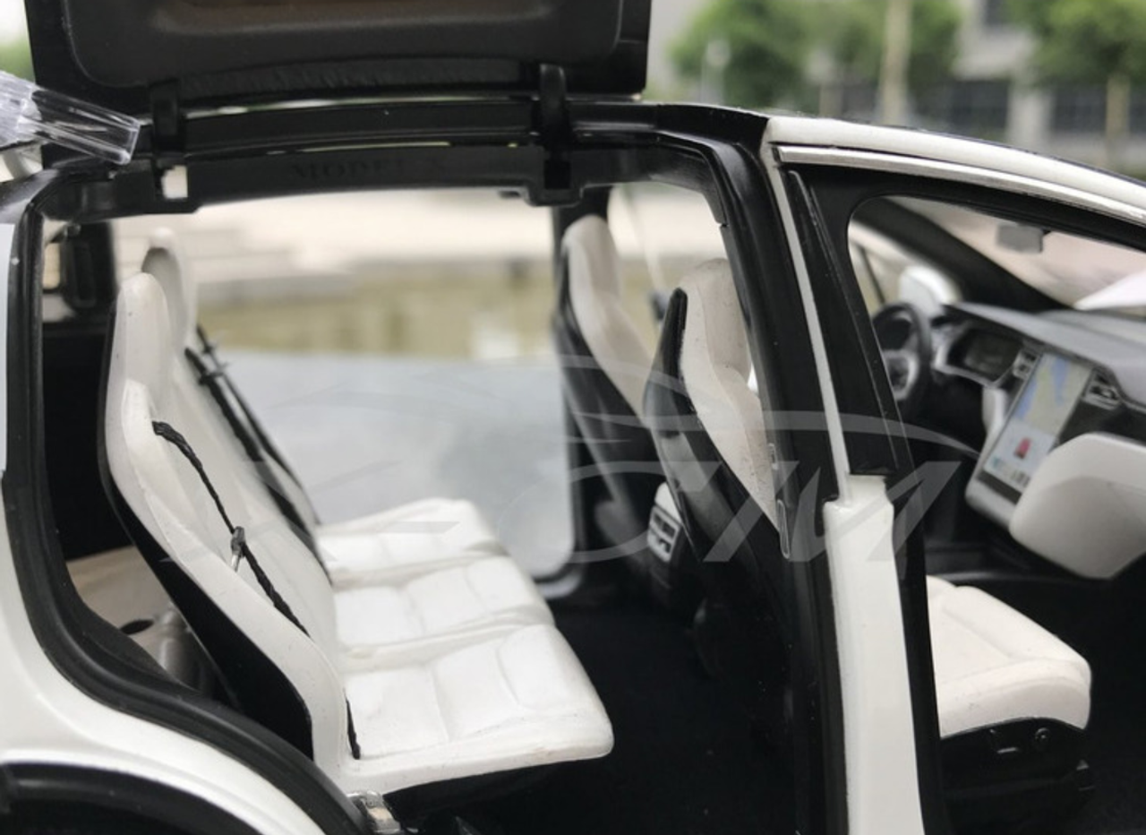 1/18 Official Dealer Edition Tesla Model X P100D (White) Full Open Diecast Car Model
