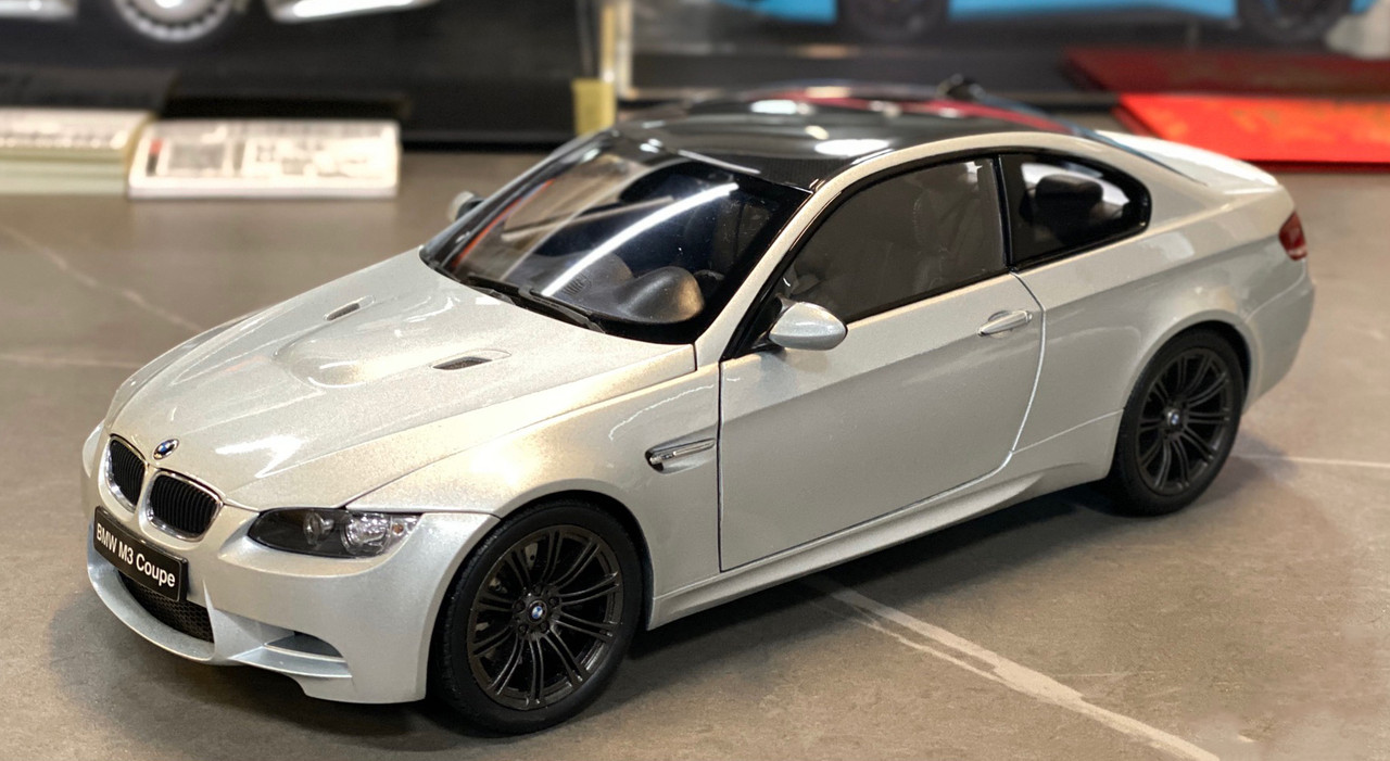 京商 1/18 BMW 3シリーズ クーペ E92 330i ミニカー BMW E92 3 Series⁄