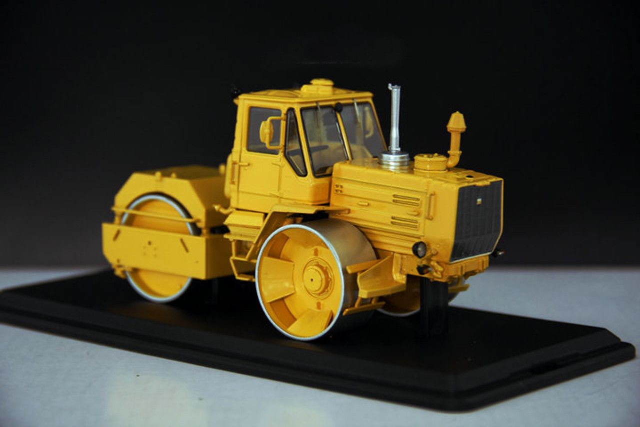 1/43 Traktor SD-802 T-150 Asphaltwalz Roller SSM USSR UdSSR 