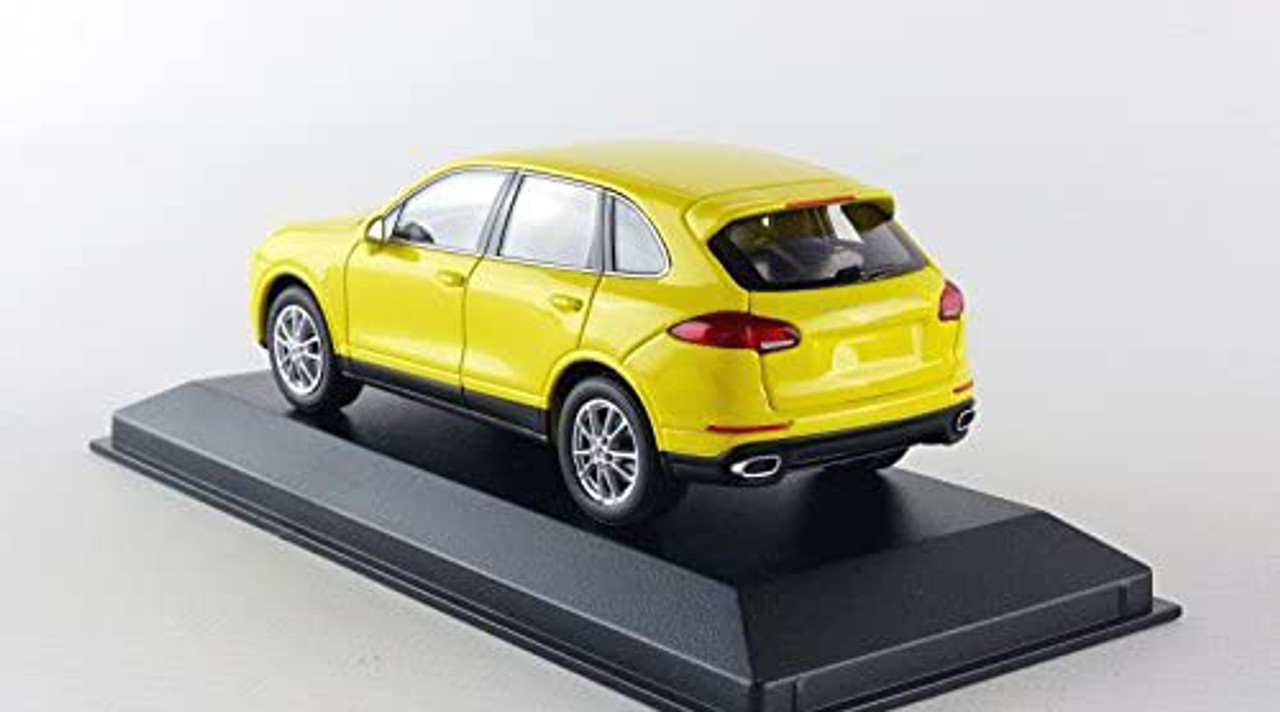 1/43 Minichamps 2014 Porsche Cayenne (Yellow) Diecast Car Model