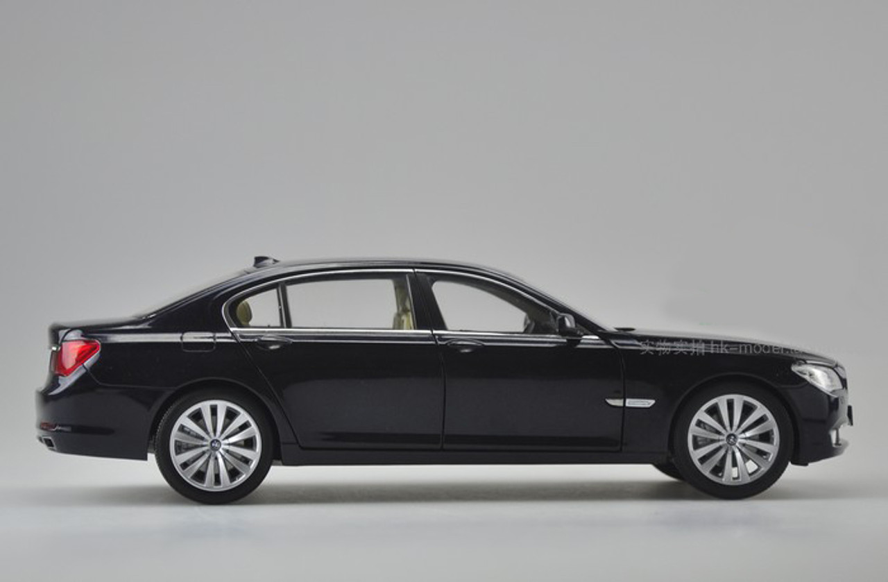 1/18 Kyosho BMW F02 7 Series 750Li (Citrine Black) Diecast Car