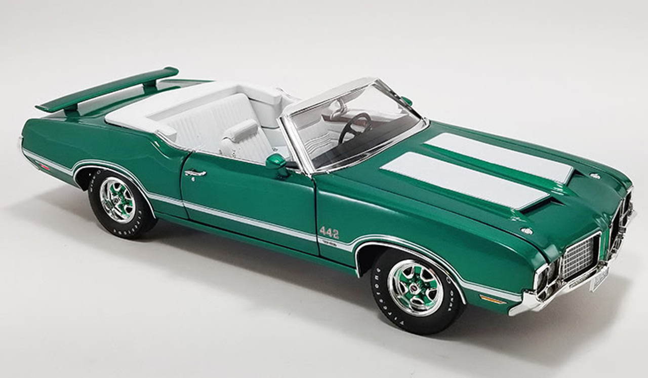 1/18 ACME 1972 Oldsmobile 442 W-30 Convertible (Radiant Green) Diecast Car Model