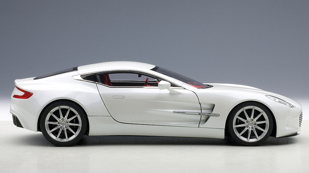 1/18 AUTOart ASTON MARTIN ONE-77 ONE77 (MORNING FROST WHITE) Diecast Car  Model