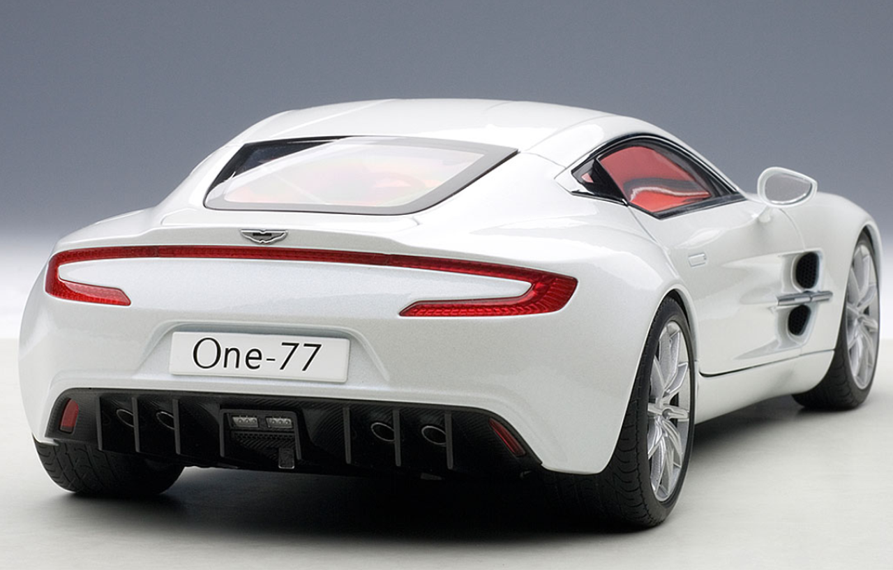 1/18 AUTOart ASTON MARTIN ONE-77 ONE77 (MORNING FROST WHITE) Diecast Car  Model